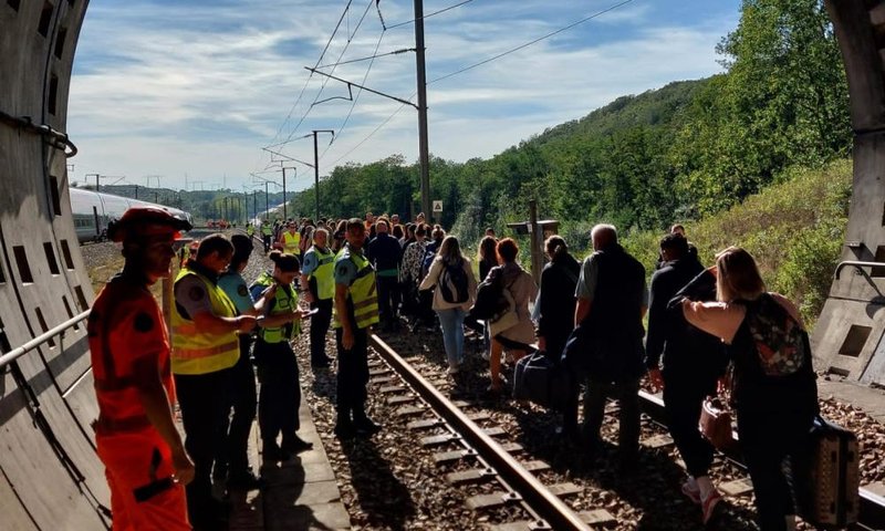 Transbordement de TGV en pleine voie